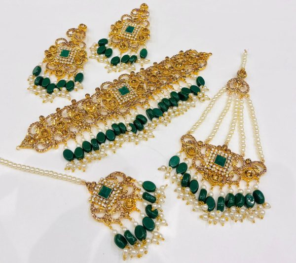 Beautiful Choker Earrings And Bindiya